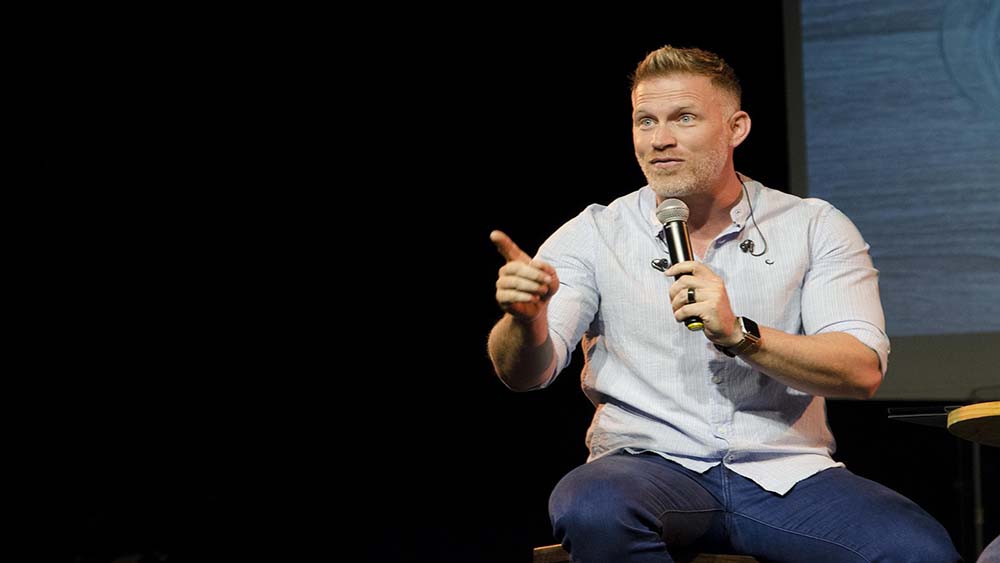 What Does an Emcee Do at Business Events?